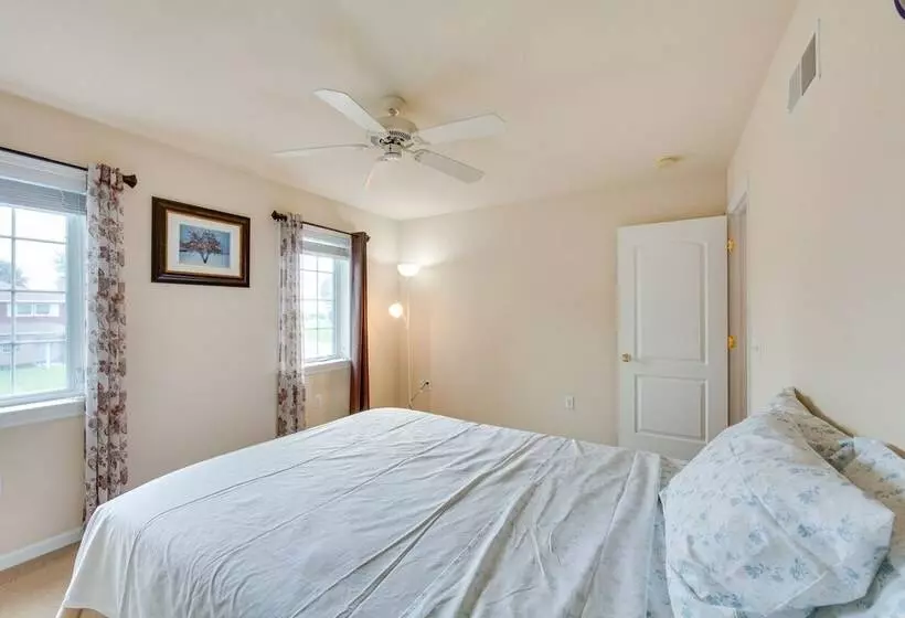 Charming Pennsylvania Retreat W/ Deck & Fireplace!