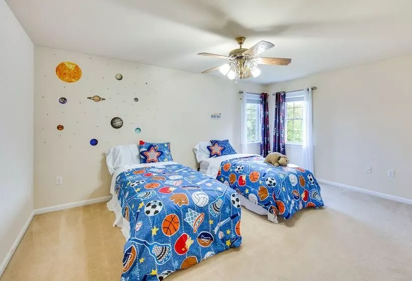 Charming Pennsylvania Retreat W/ Deck & Fireplace!