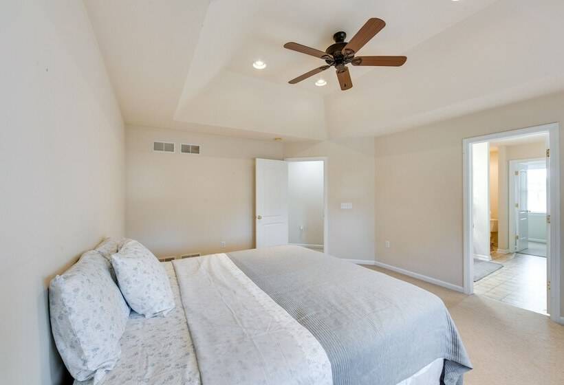 Charming Pennsylvania Retreat W/ Deck & Fireplace!