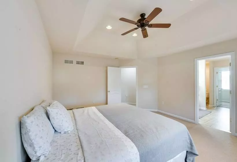 Charming Pennsylvania Retreat W/ Deck & Fireplace!