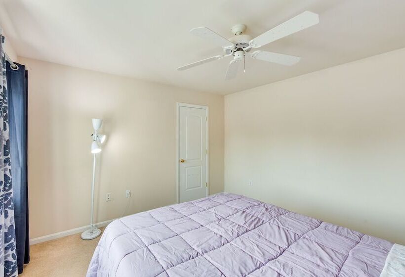 Charming Pennsylvania Retreat W/ Deck & Fireplace!