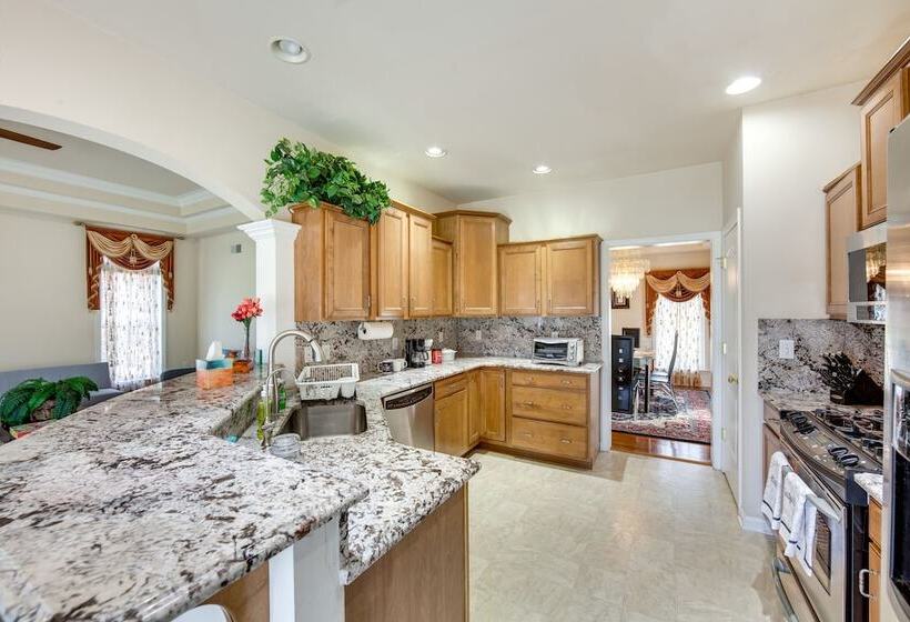 Charming Pennsylvania Retreat W/ Deck & Fireplace!