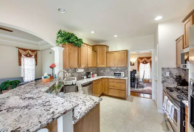 Charming Pennsylvania Retreat W/ Deck & Fireplace!