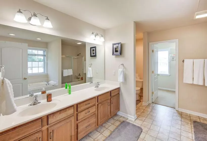 Charming Pennsylvania Retreat W/ Deck & Fireplace!