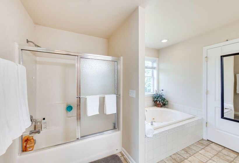 Charming Pennsylvania Retreat W/ Deck & Fireplace!