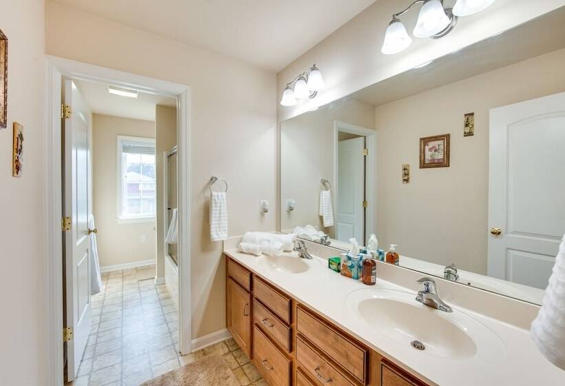 Charming Pennsylvania Retreat W/ Deck & Fireplace!