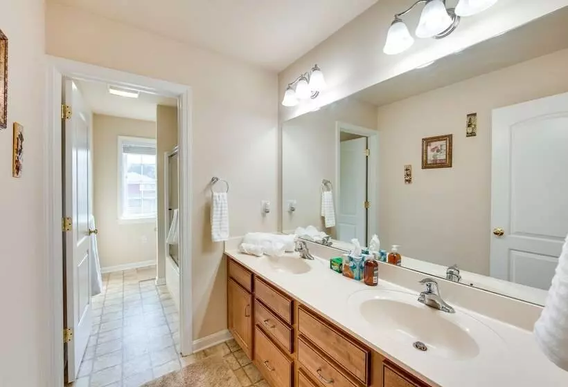 Charming Pennsylvania Retreat W/ Deck & Fireplace!