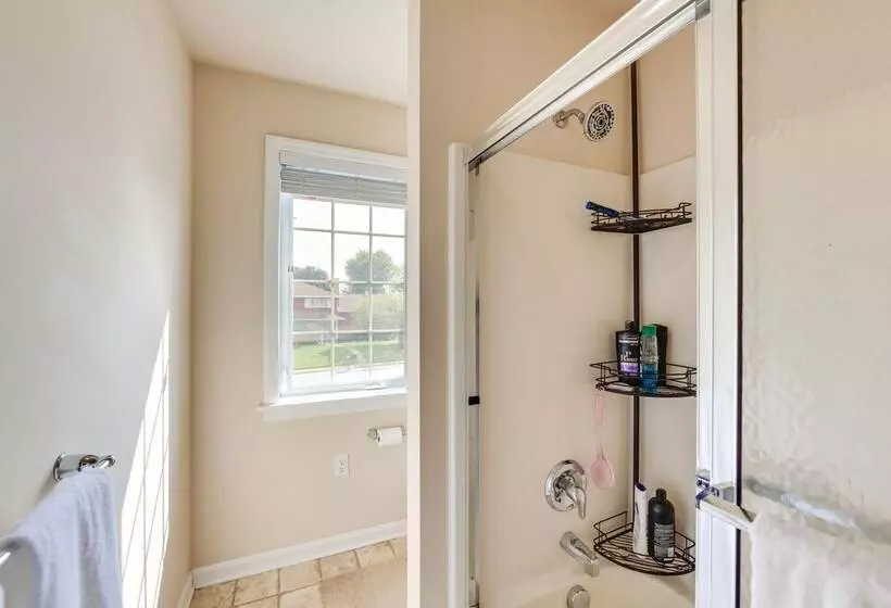 Charming Pennsylvania Retreat W/ Deck & Fireplace!