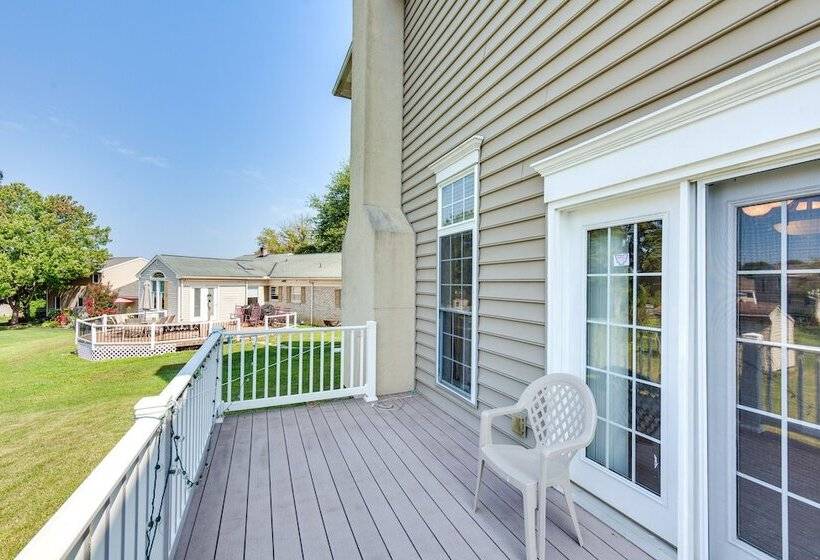 Charming Pennsylvania Retreat W/ Deck & Fireplace!