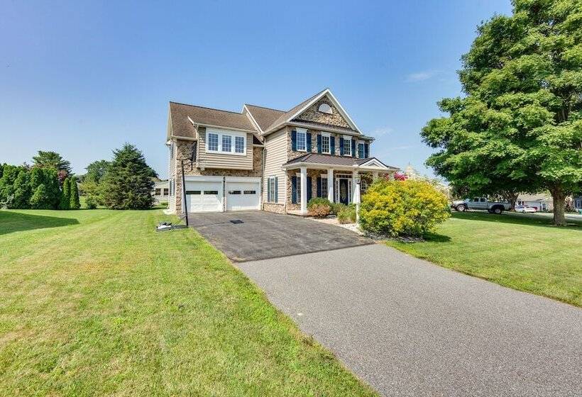 Charming Pennsylvania Retreat W/ Deck & Fireplace!