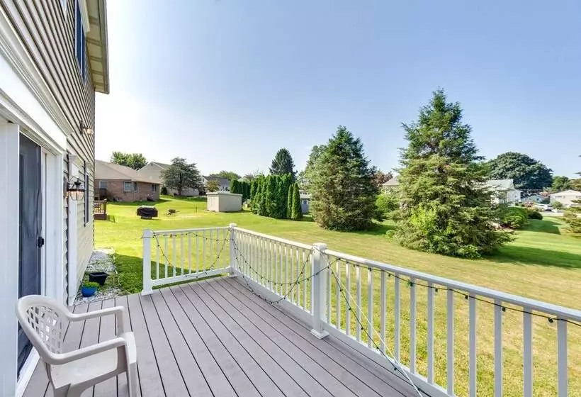 Charming Pennsylvania Retreat W/ Deck & Fireplace!