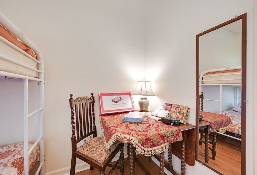 Cozy Fairfield Escape Near Historic Sites