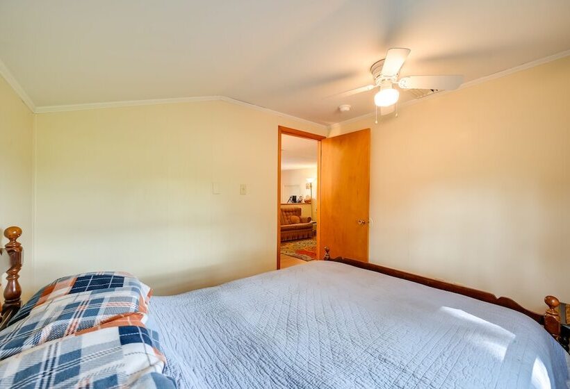 Cozy Fairfield Escape Near Historic Sites