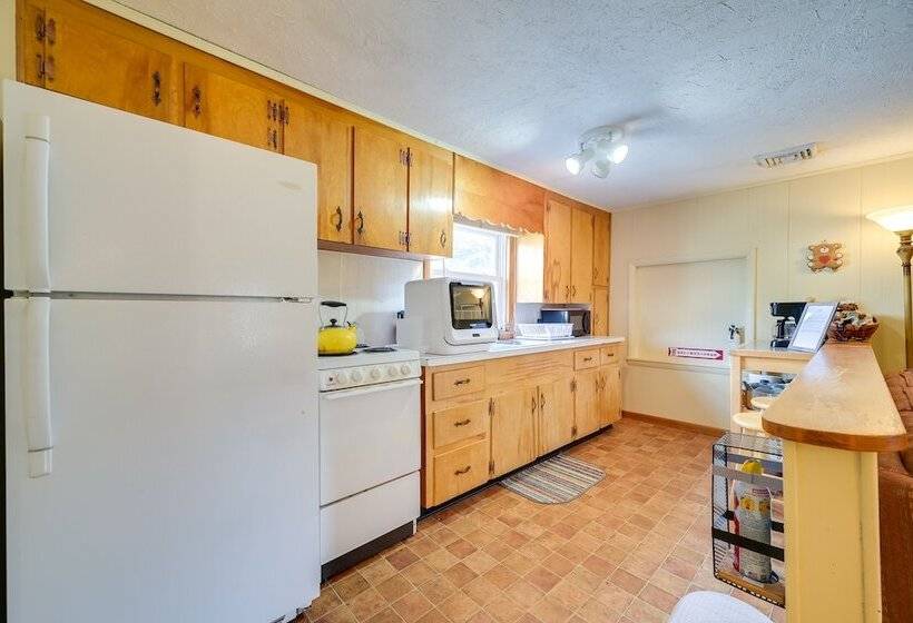 Cozy Fairfield Escape Near Historic Sites