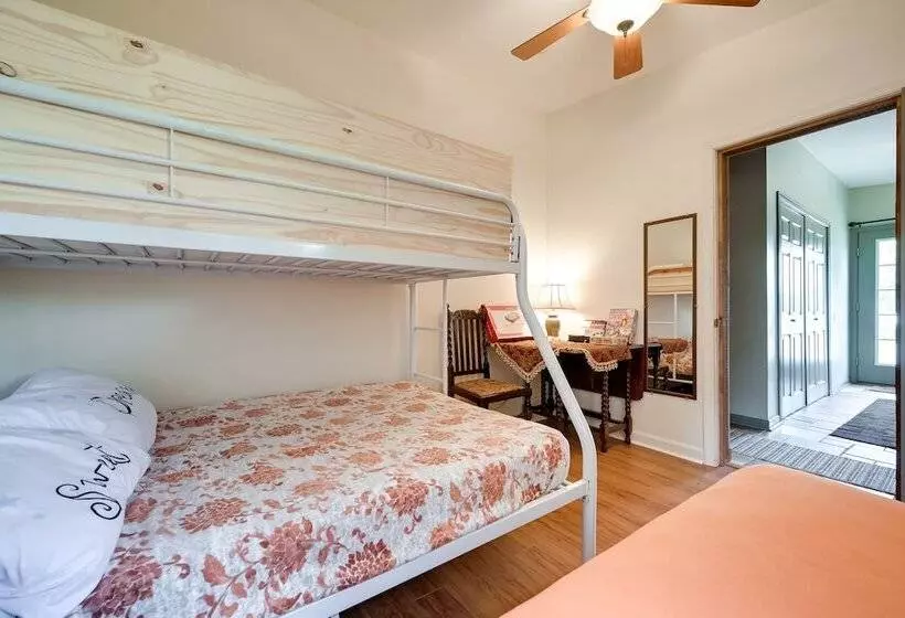 Cozy Fairfield Escape Near Historic Sites
