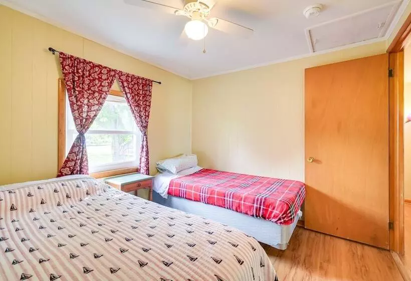 Cozy Fairfield Escape Near Historic Sites