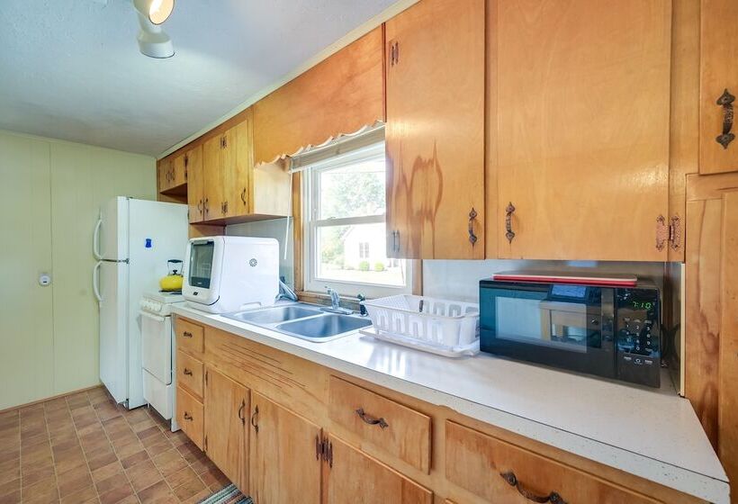 Cozy Fairfield Escape Near Historic Sites