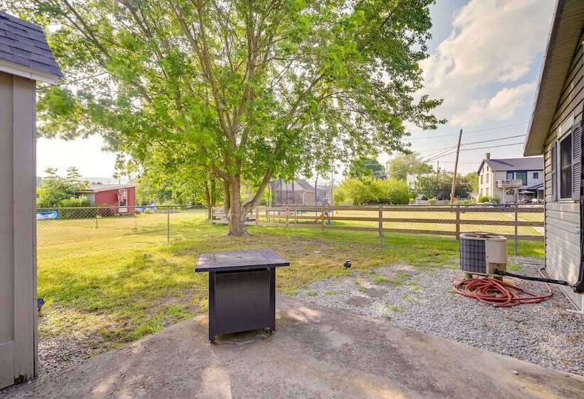 Cozy Fairfield Escape Near Historic Sites