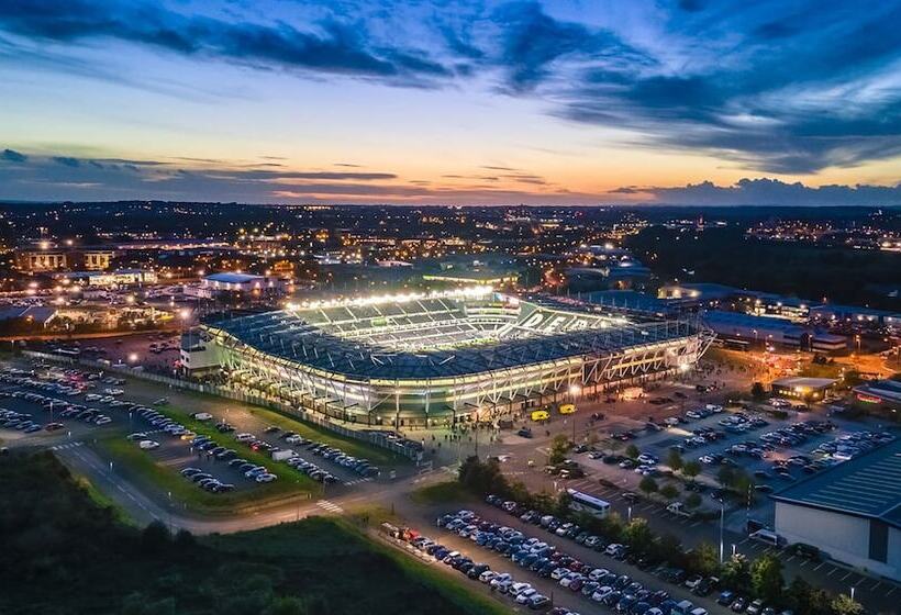 Deluxe Studio Apartments