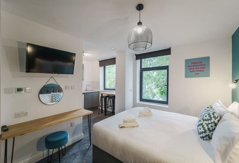 Deluxe Studio Apartments