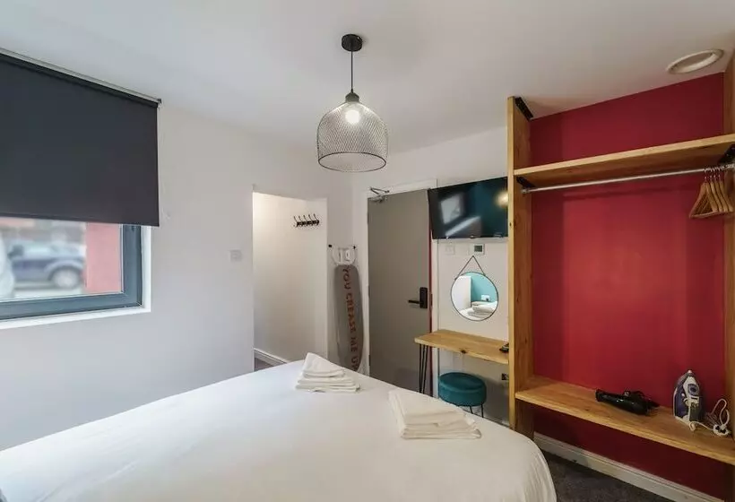 Deluxe Studio Apartments