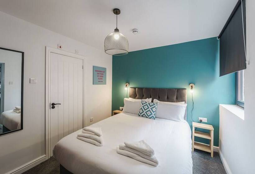 Deluxe Studio Apartments