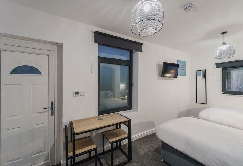 Deluxe Studio Apartments