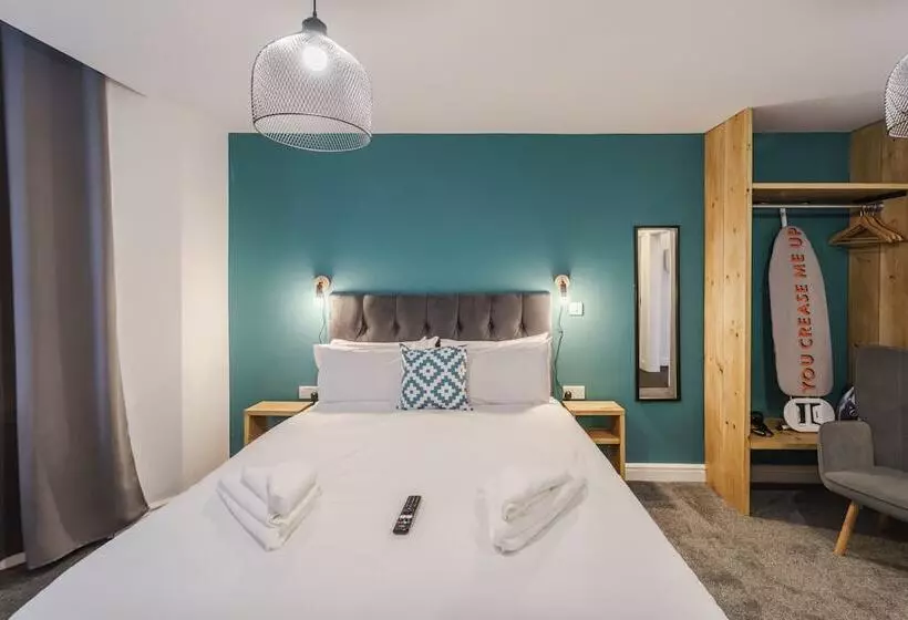 Deluxe Studio Apartments