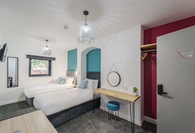 Deluxe Studio Apartments