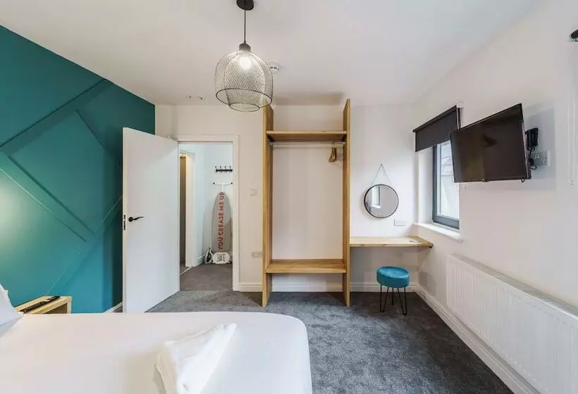 Deluxe Studio Apartments