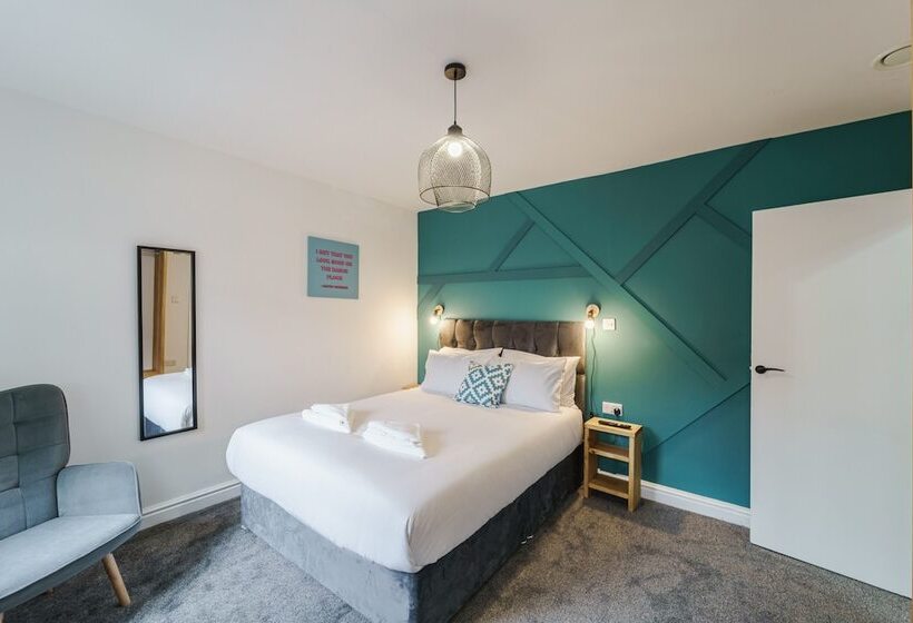 Deluxe Studio Apartments