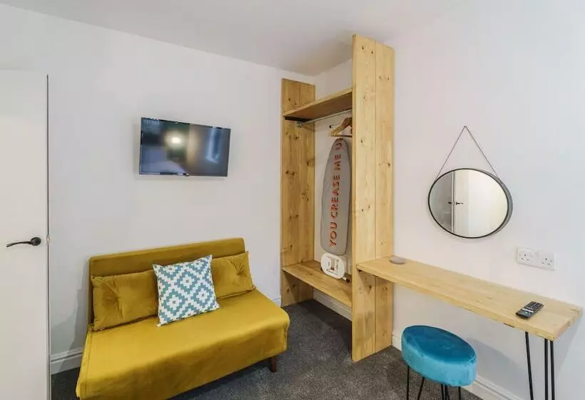 Deluxe Studio Apartments