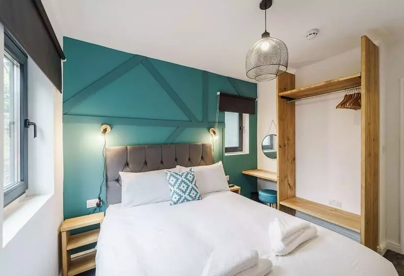 Deluxe Studio Apartments