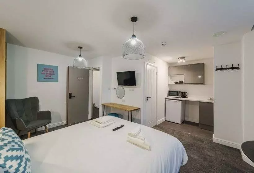 Deluxe Studio Apartments