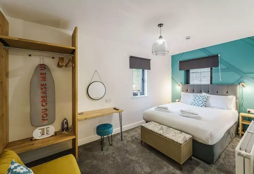 Deluxe Studio Apartments