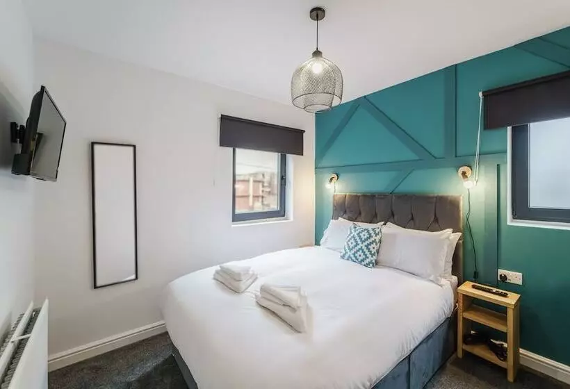 Deluxe Studio Apartments