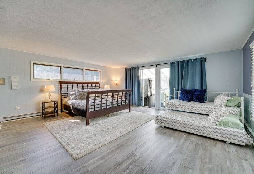 Vintage Susin Lake Cottage W/ Deck & Hot Tub!