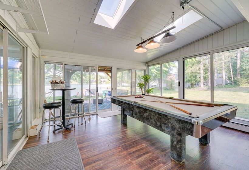 Vintage Susin Lake Cottage W/ Deck & Hot Tub!