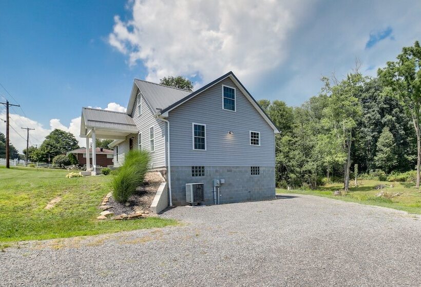 Fombell Home W/ Private Deck: 36 Mi To Pittsburgh