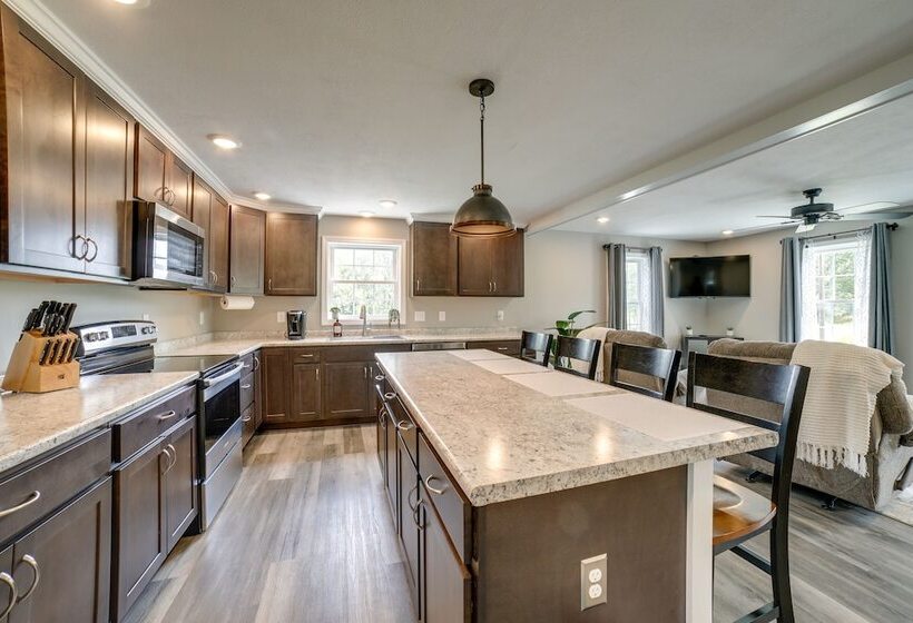 Fombell Home W/ Private Deck: 36 Mi To Pittsburgh