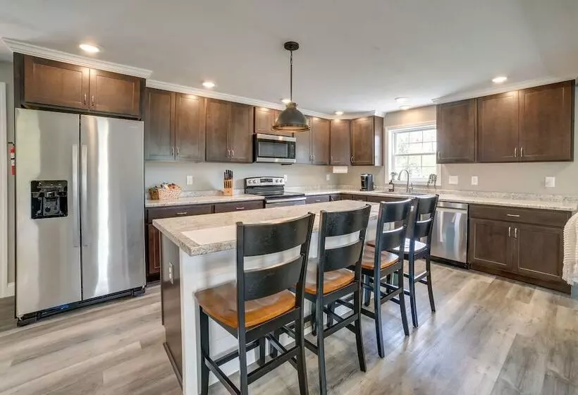 Fombell Home W/ Private Deck: 36 Mi To Pittsburgh