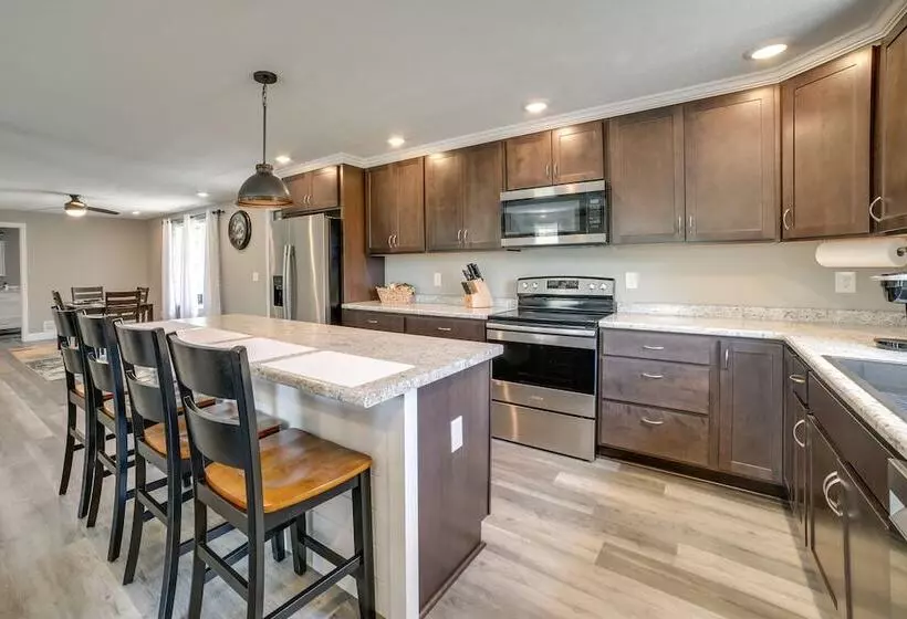 Fombell Home W/ Private Deck: 36 Mi To Pittsburgh