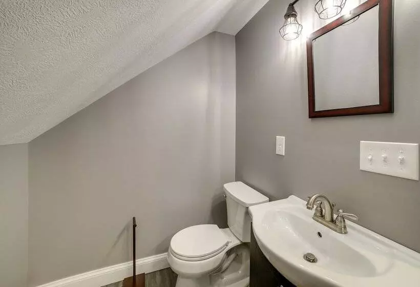 Fombell Home W/ Private Deck: 36 Mi To Pittsburgh