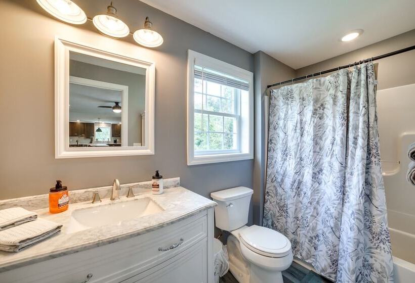 Fombell Home W/ Private Deck: 36 Mi To Pittsburgh