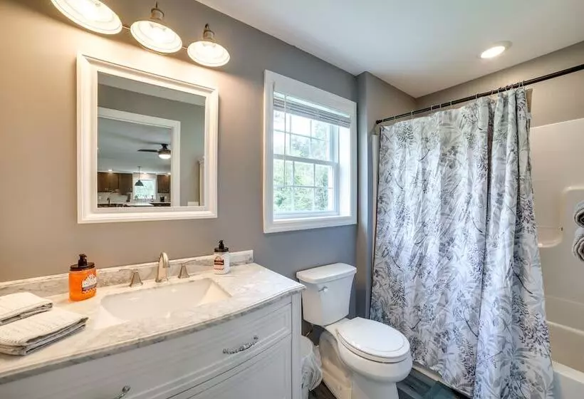 Fombell Home W/ Private Deck: 36 Mi To Pittsburgh