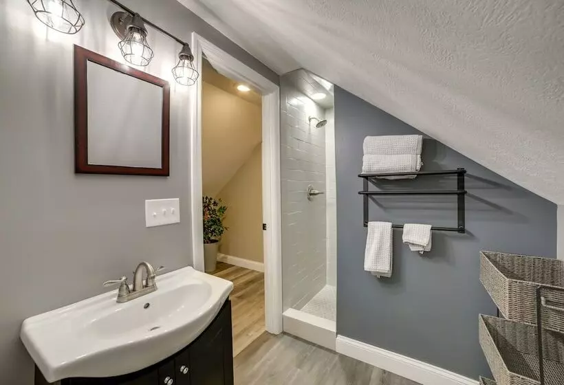 Fombell Home W/ Private Deck: 36 Mi To Pittsburgh