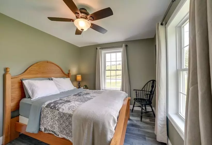 Fombell Home W/ Private Deck: 36 Mi To Pittsburgh