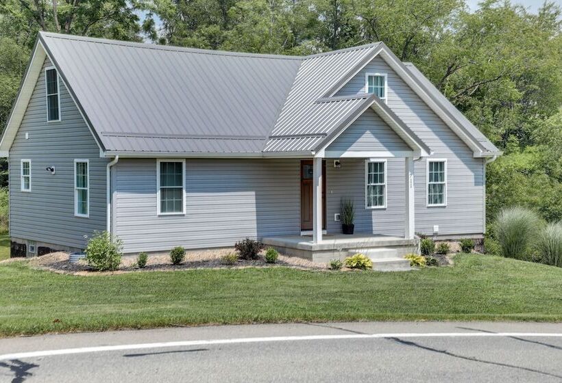 Fombell Home W/ Private Deck: 36 Mi To Pittsburgh