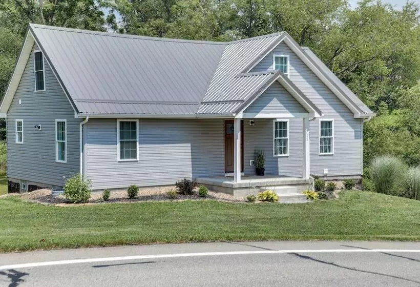 Fombell Home W/ Private Deck: 36 Mi To Pittsburgh