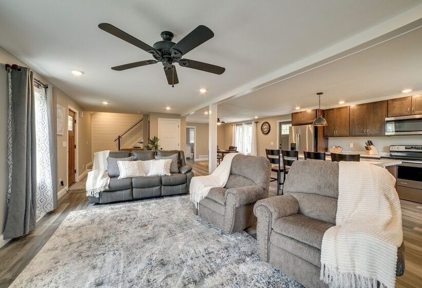 Fombell Home W/ Private Deck: 36 Mi To Pittsburgh